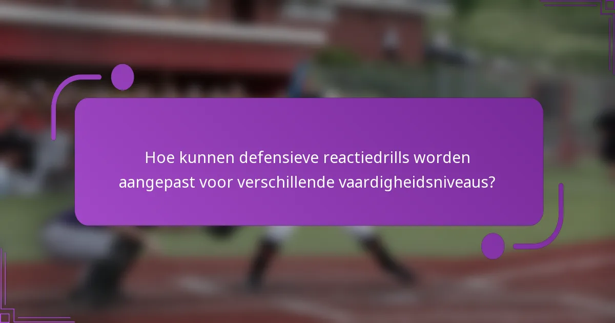 Hoe kunnen defensieve reactiedrills worden aangepast voor verschillende vaardigheidsniveaus?