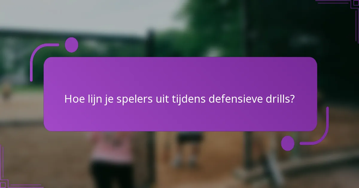 Hoe lijn je spelers uit tijdens defensieve drills?